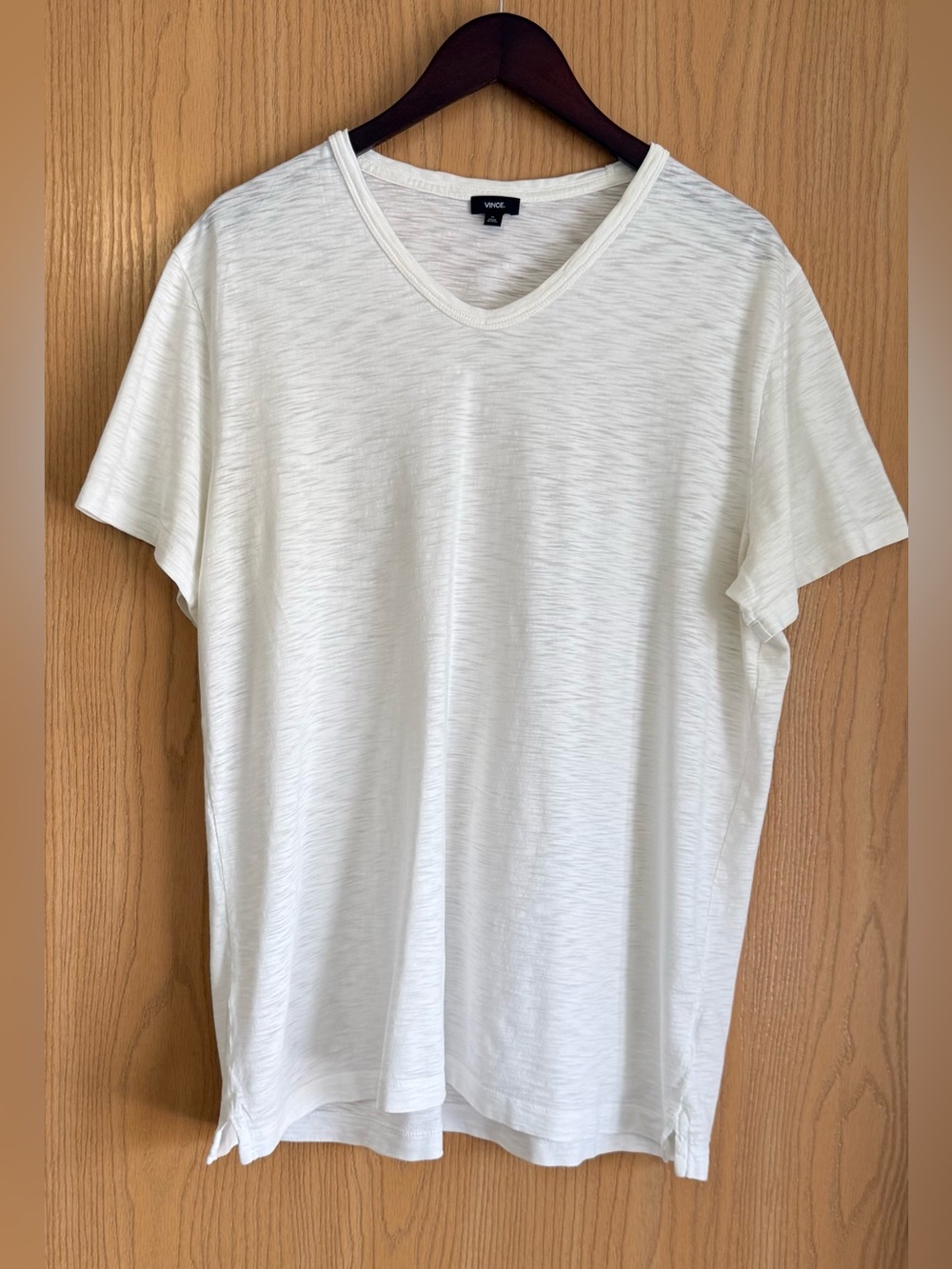 Vince | Men’s XL | Off White Slub Cotton V-neck Designer T-Shirt | Lightweight
